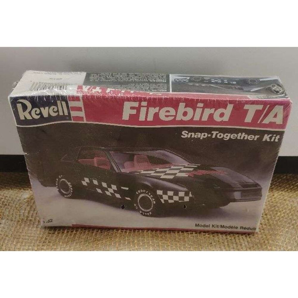 Vtg 1987 Revell Firebird TA  snap together 1:32 model